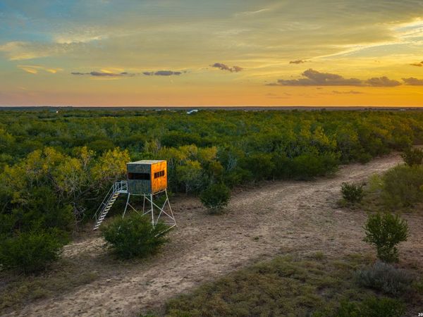514 E FM 140, Christine, TX 78012