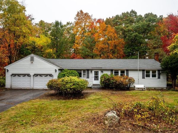 10 Lancaster Drive, Londonderry, NH 03053