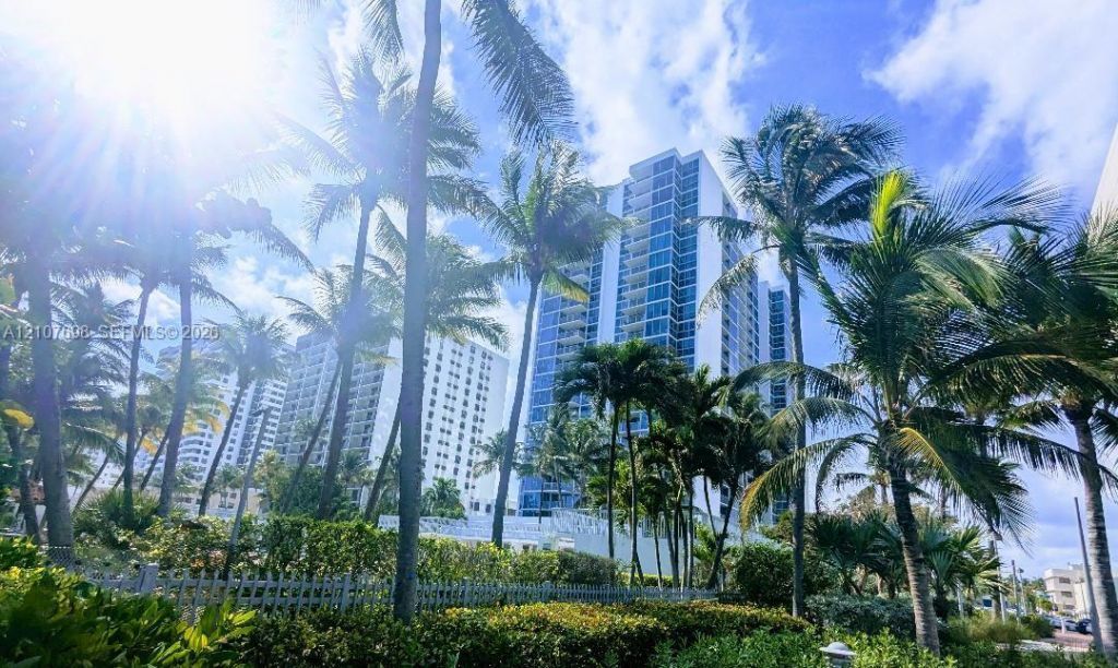 2655 Collins Ave, Unit 2306, Miami Beach, FL 33140 Photo