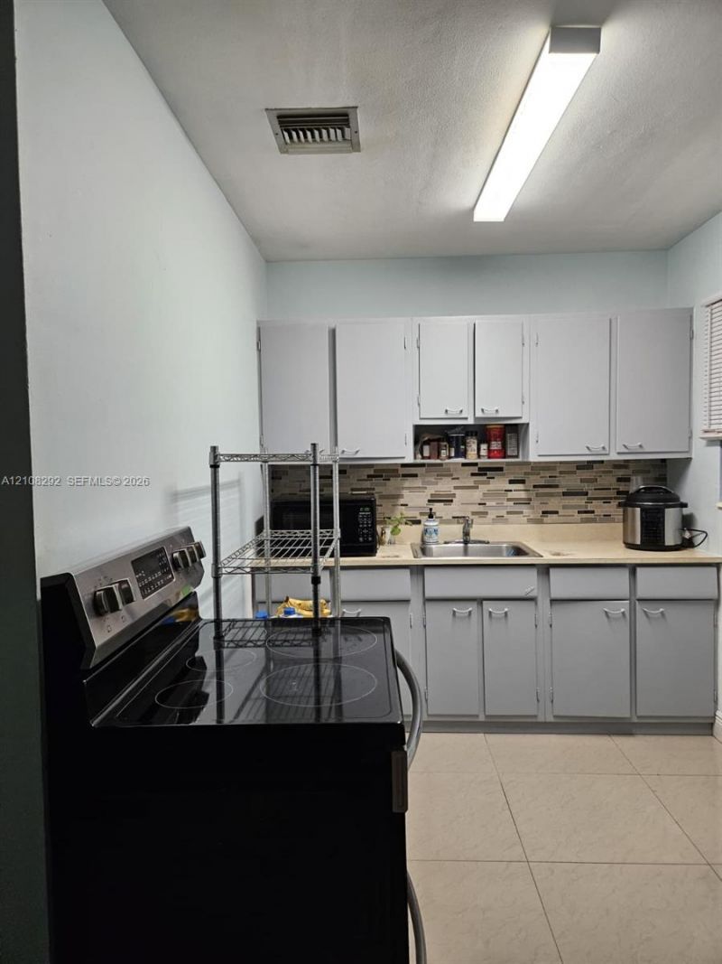 3556 N 10th Ave N , Palm Springs, FL 33461 Photo