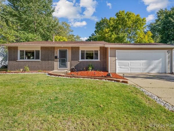 641 Nottingham Lane , Crystal Lake, IL 60014