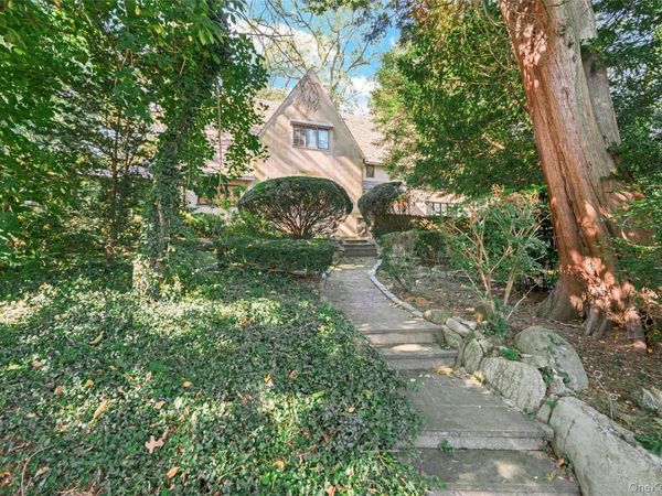 359 Ridge Road , Little Neck, NY 11363