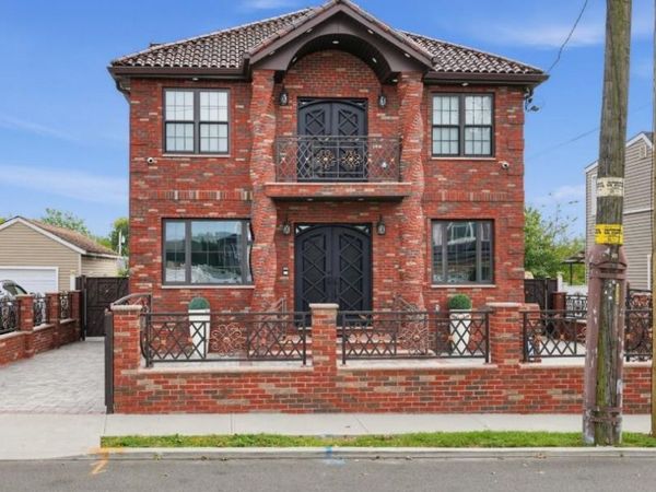 183 Arthur Avenue , Floral Park, NY 11001