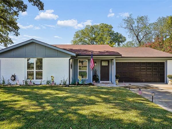 700 Del Mar Lane, Arlington, TX 76012