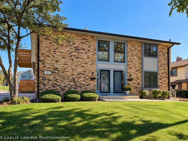 8329 Portsmouth Drive, Unit C, Darien, IL 60561