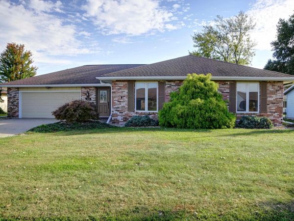313 EVERGREEN Drive, Macomb, IL 61455
