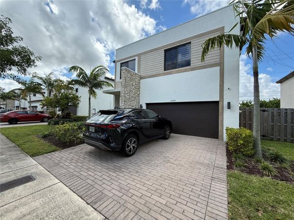 21000 NE 2nd Ct, Miami, FL 33179