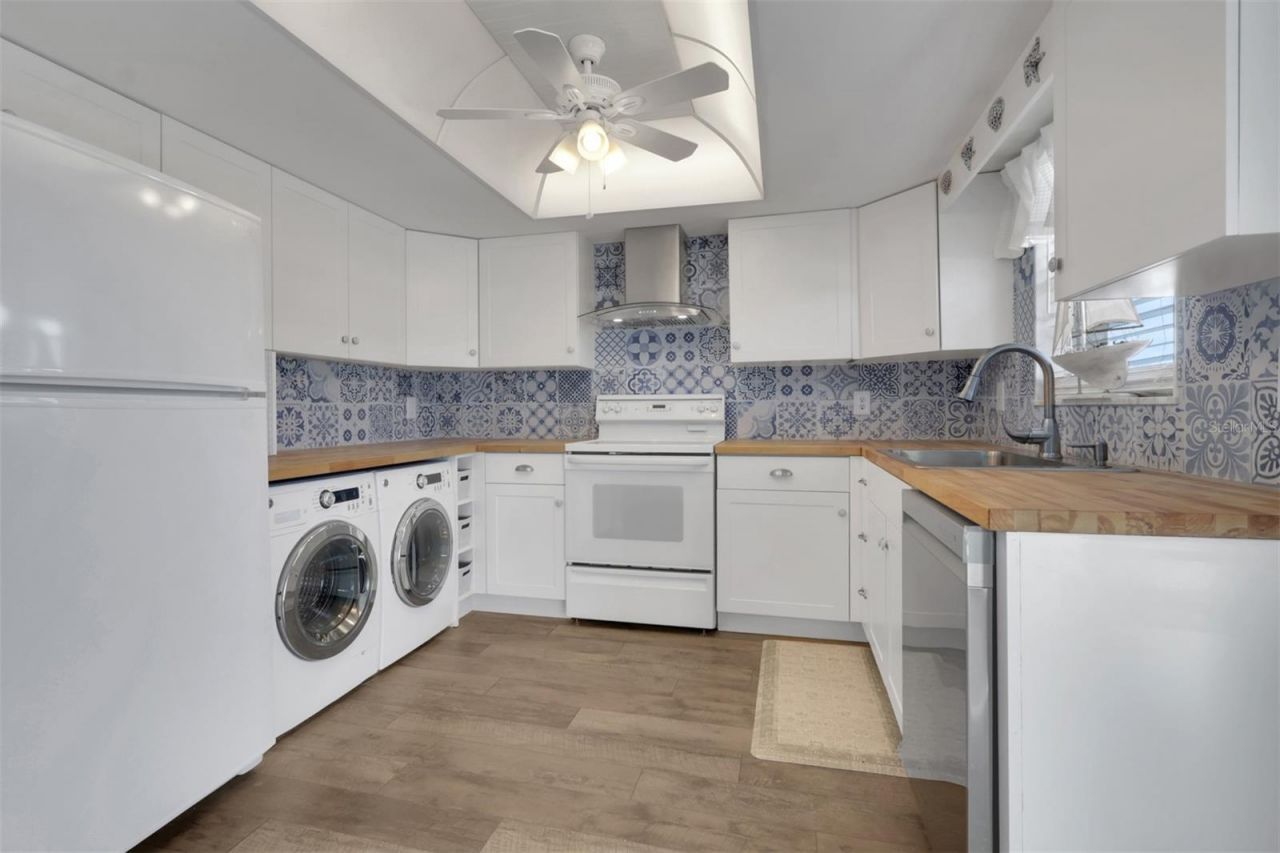 180 Cypress Way E, Unit C218, Naples, FL 34110 Photo