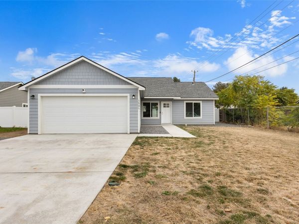 1521 S Roberta Street , Moses Lake, WA 98837