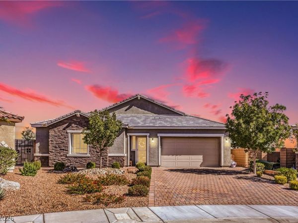 9800 Jewelflower Avenue, Las Vegas, NV 89149