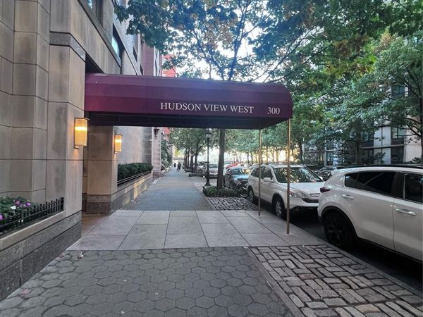 300 Albany Street, Unit 4L, New York (Manhattan), NY 10280