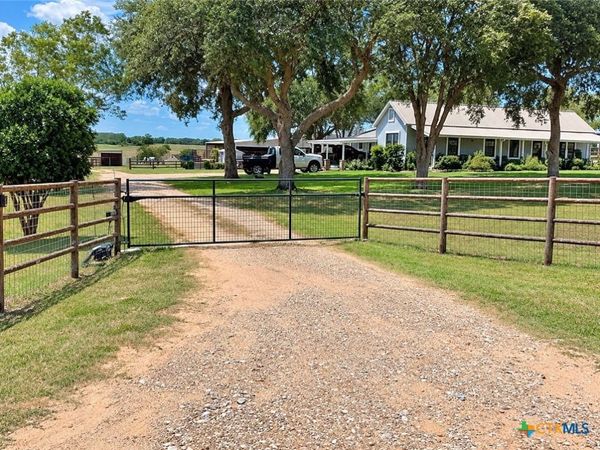 1126 County Road 176 , Hallettsville, TX 77964