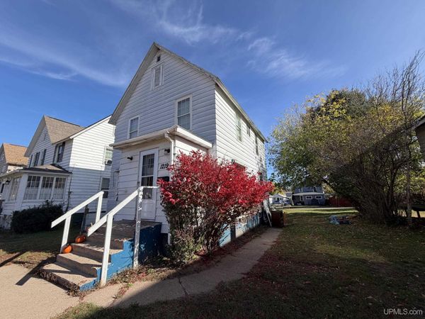 1219 S Kimberly Avenue, Iron Mountain, MI 49801