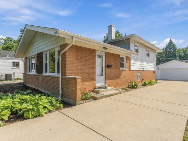 255 E Parkside Avenue , Lombard, IL 60148