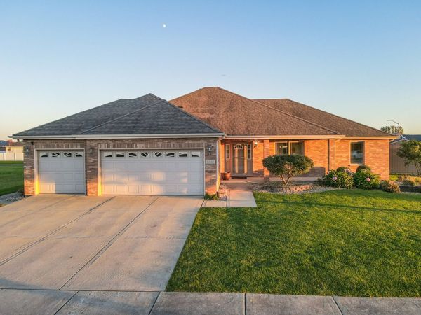 1048 Windfield Drive , Manteno, IL 60950