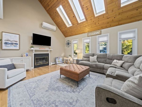 10 Spectacle Pond Terrace, Wareham, MA 02538