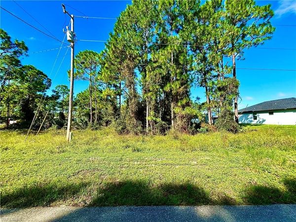 812 Downer AVE S, LEHIGH ACRES, FL 33974