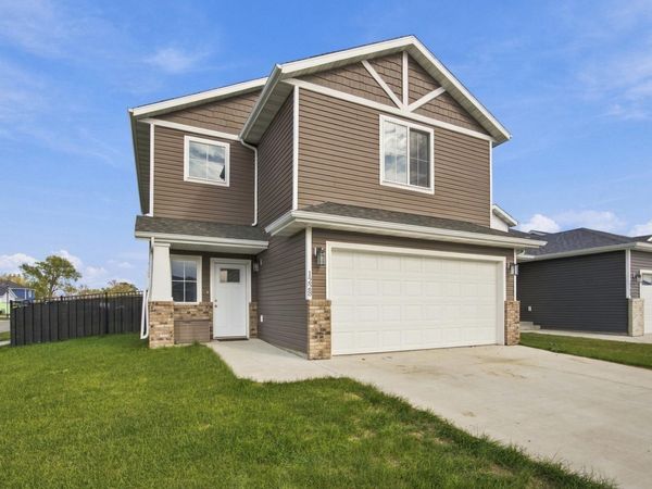 1228 Rachel Drive W, West Fargo, ND 58078