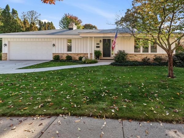 W60N892 Arbor DRIVE, Cedarburg, WI 53012