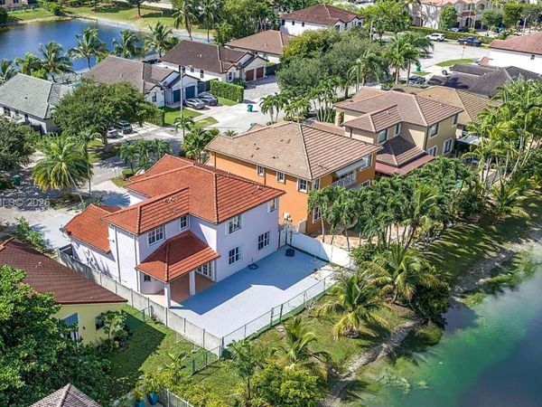 14843 SW 24th St , Miami, FL 33185