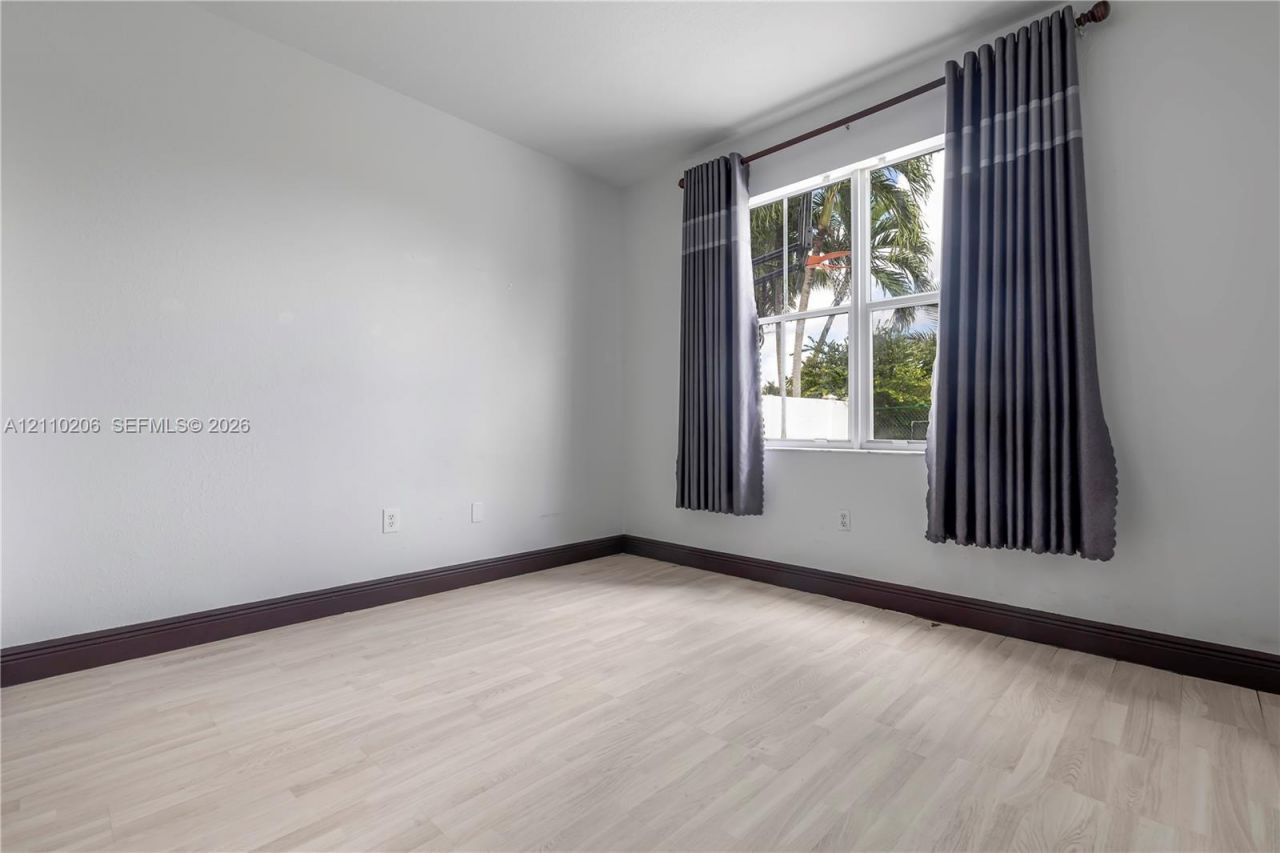 14843 SW 24th St , Miami, FL 33185 Photo