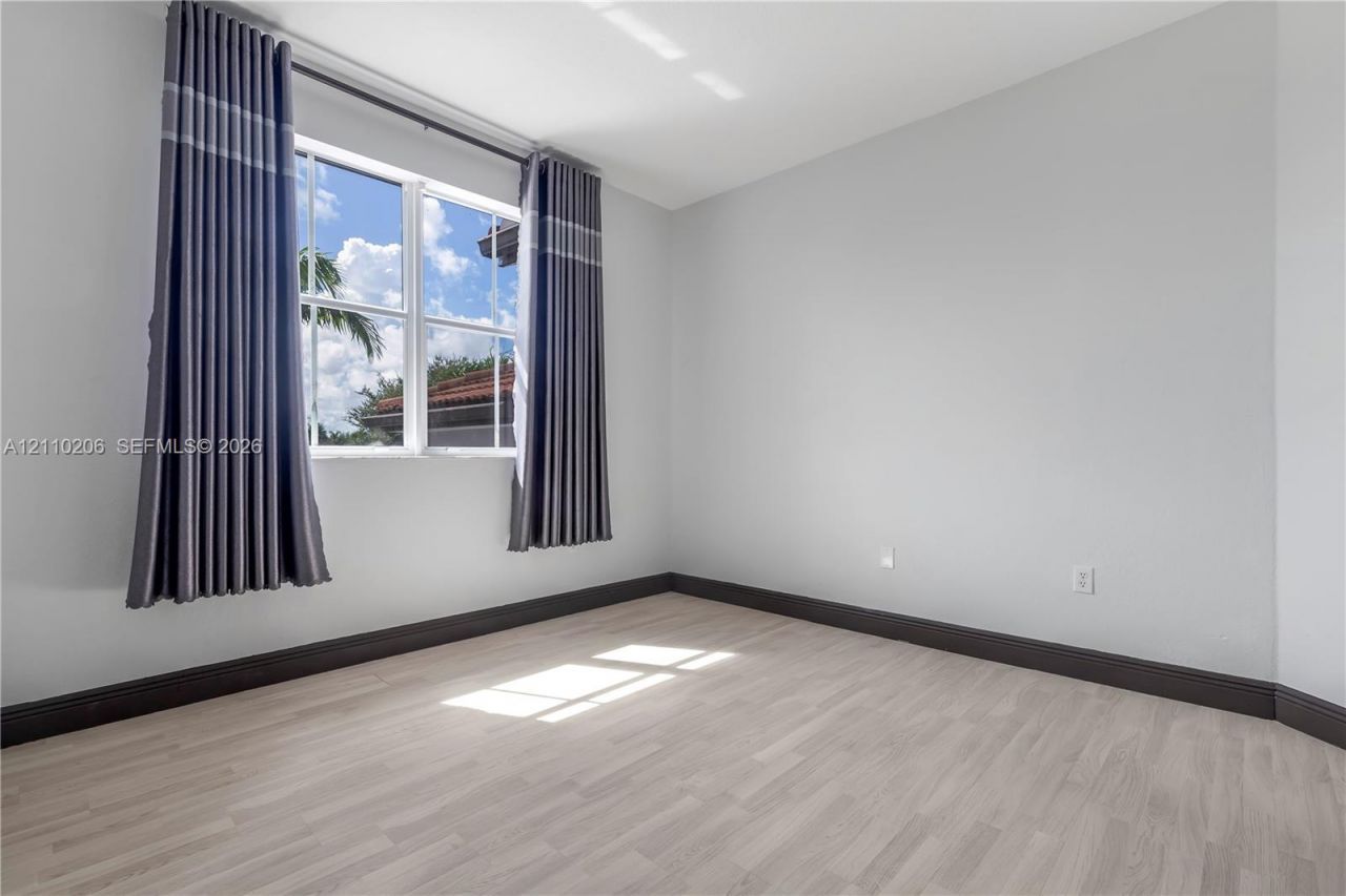 14843 SW 24th St , Miami, FL 33185 Photo