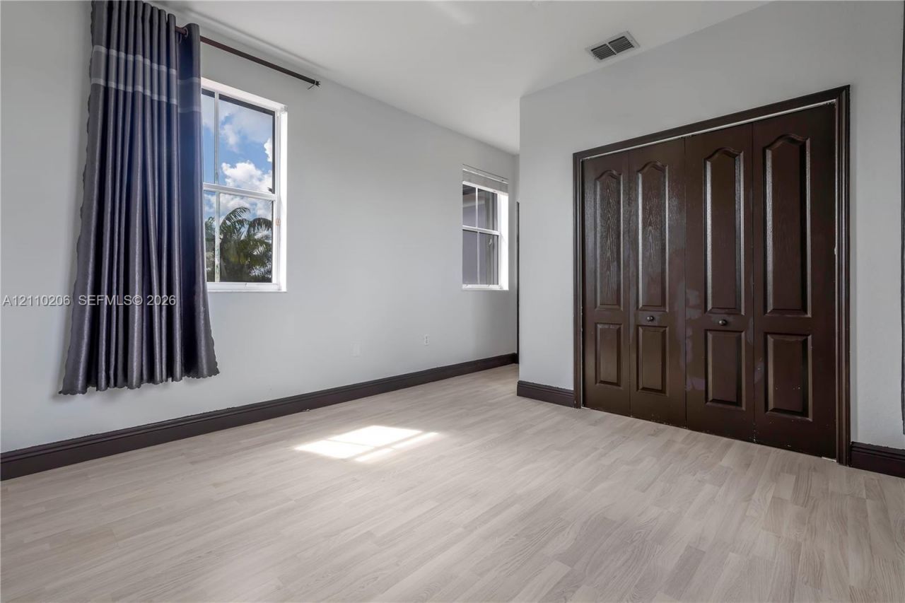 14843 SW 24th St , Miami, FL 33185 Photo