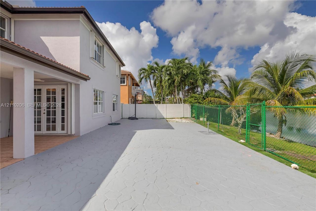 14843 SW 24th St , Miami, FL 33185 Photo