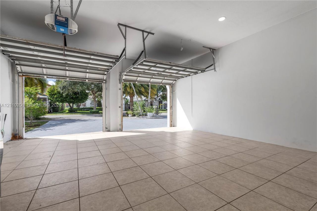 14843 SW 24th St , Miami, FL 33185 Photo