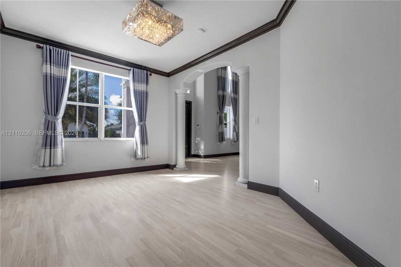 14843 SW 24th St , Miami, FL 33185 Photo