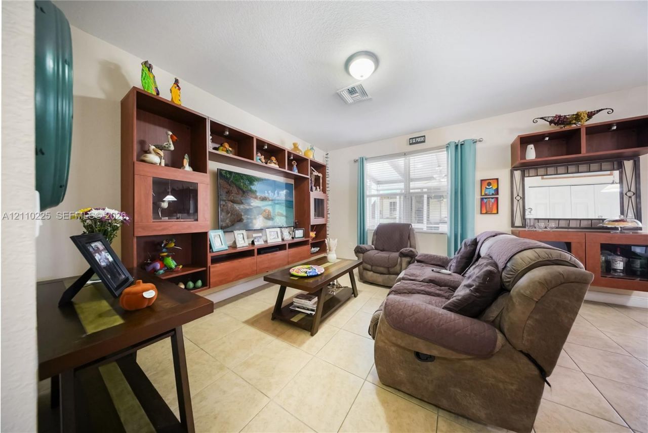 3076 SE 4th Ct , Homestead, FL 33033 Photo