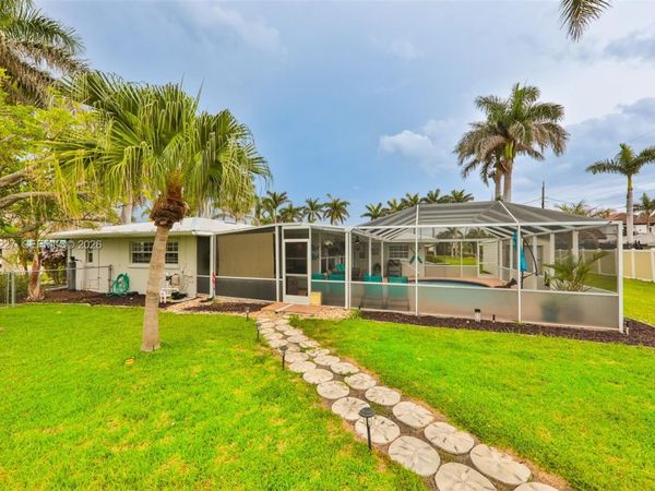 450 Bayshore Dr , Cape Coral, FL 33904
