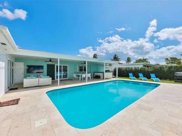 614 S Crescent Dr , Hollywood, FL 33021