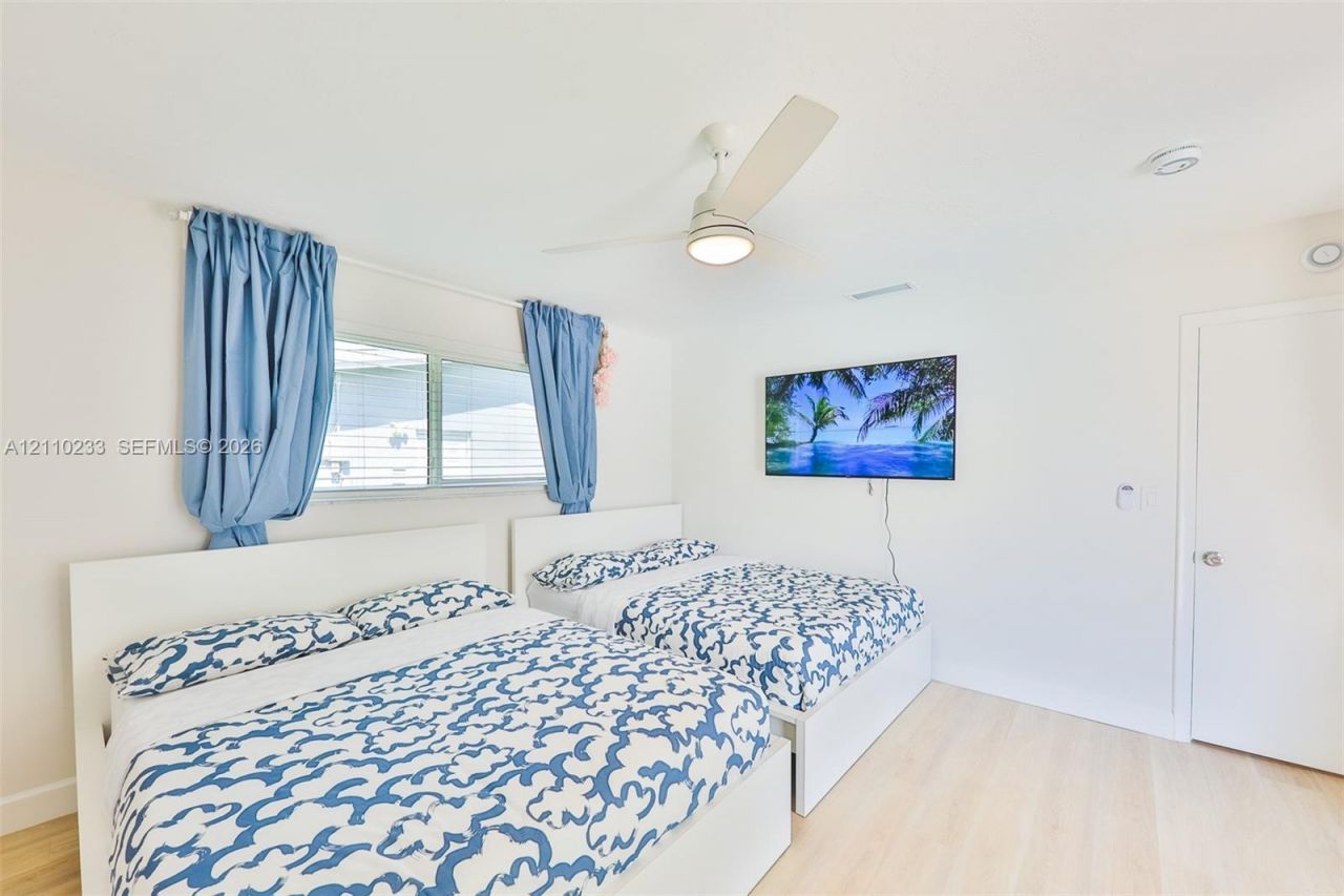 614 S Crescent Dr , Hollywood, FL 33021 Photo