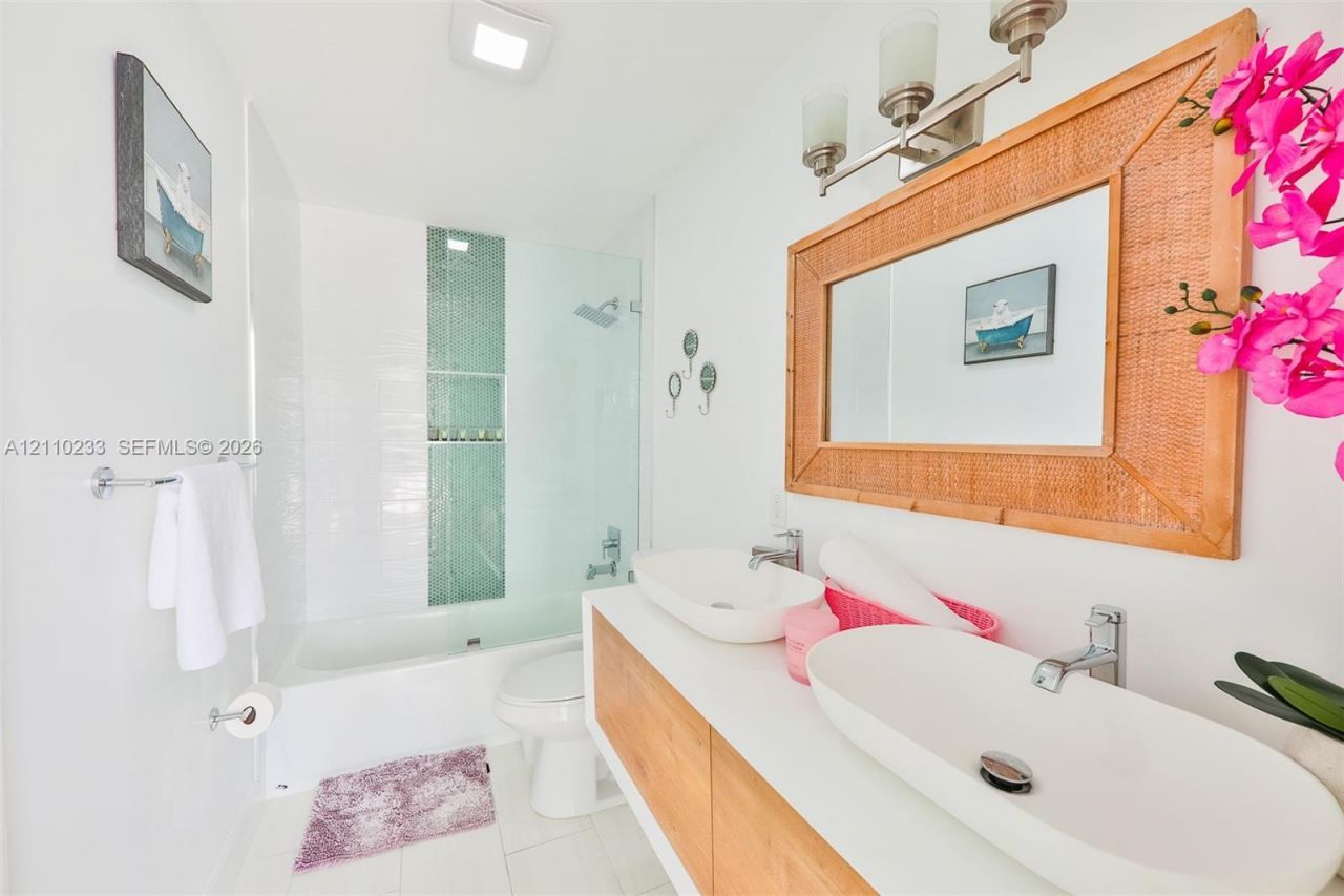 614 S Crescent Dr , Hollywood, FL 33021 Photo