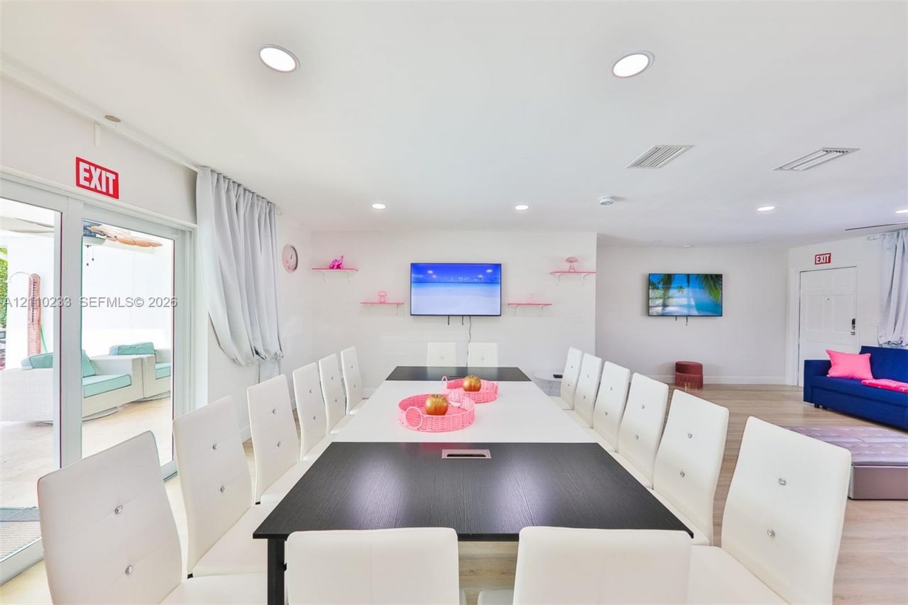 614 S Crescent Dr , Hollywood, FL 33021 Photo
