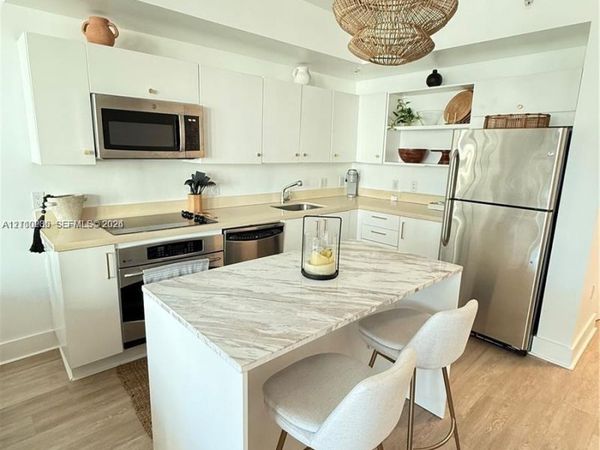 90 SW 3rd St , Unit 1114, Miami, FL 33130