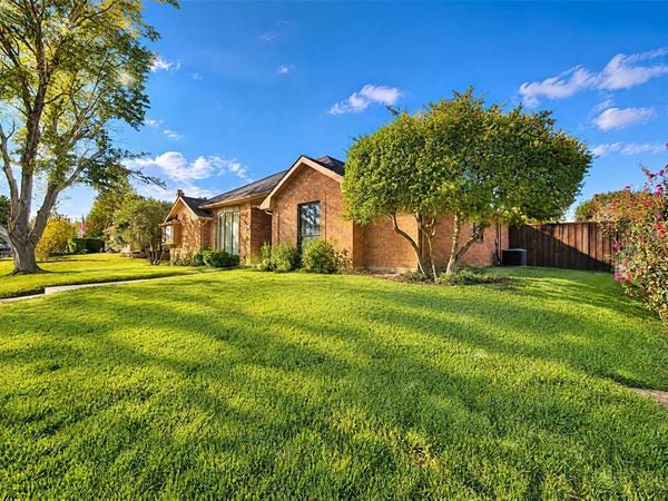1237 STONEWALL Street , Garland, TX 75043