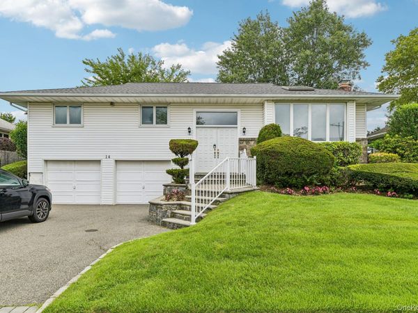 14 Gloria Place , Plainview, NY 11803