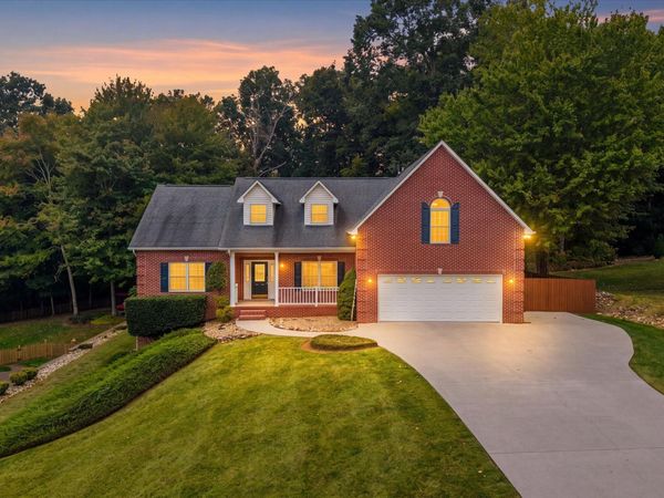 2560 Hirst Circle, Lenoir City, TN 37772