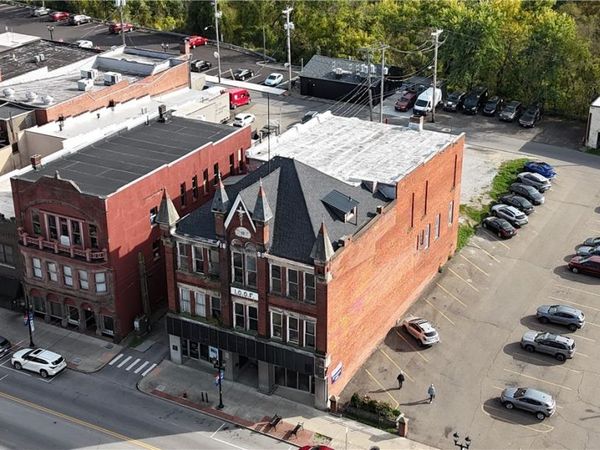 622 Wheeling Avenue , Cambridge, OH 43725