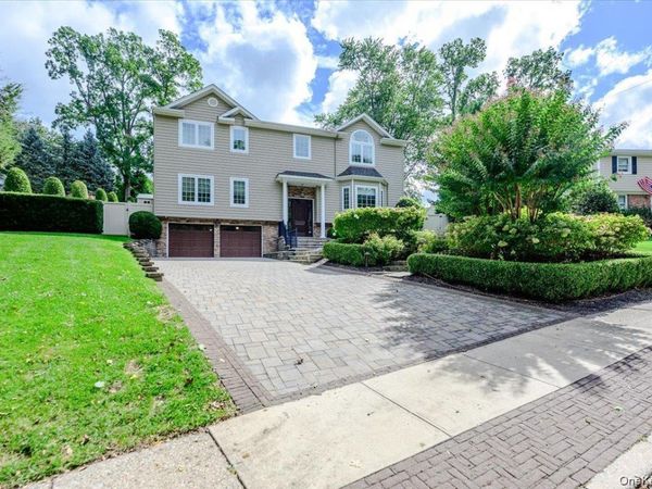 76 Bay Road , Huntington, NY 11743