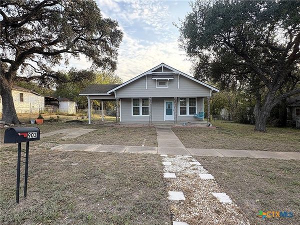 903 E Morgan Avenue , Cuero, TX 77954