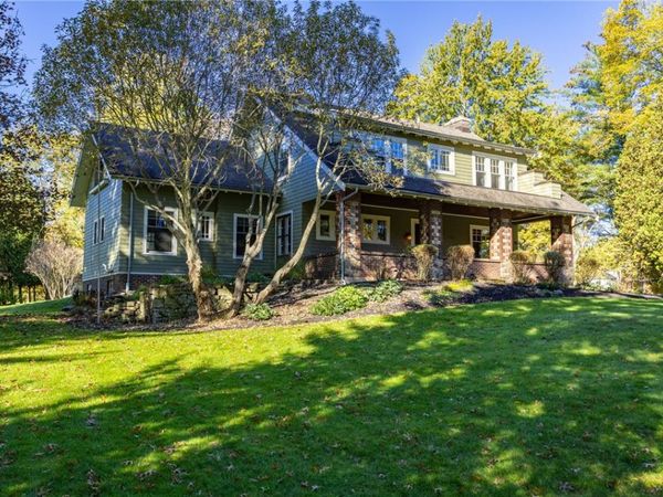 35 Long Meadow Circle, Pittsford, NY 14534