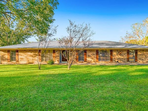 510 W DIVISION, Blossom, TX 75416