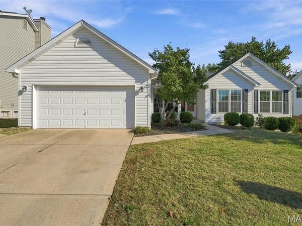 884 Chestnut Oak Drive , St Charles, MO 63303