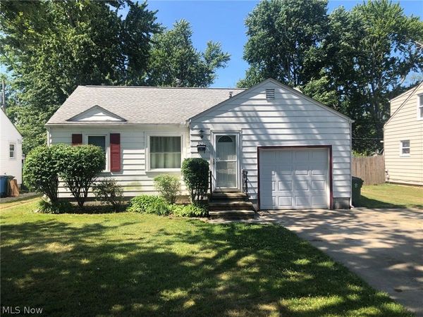 920 Mannering Road , Eastlake, OH 44095