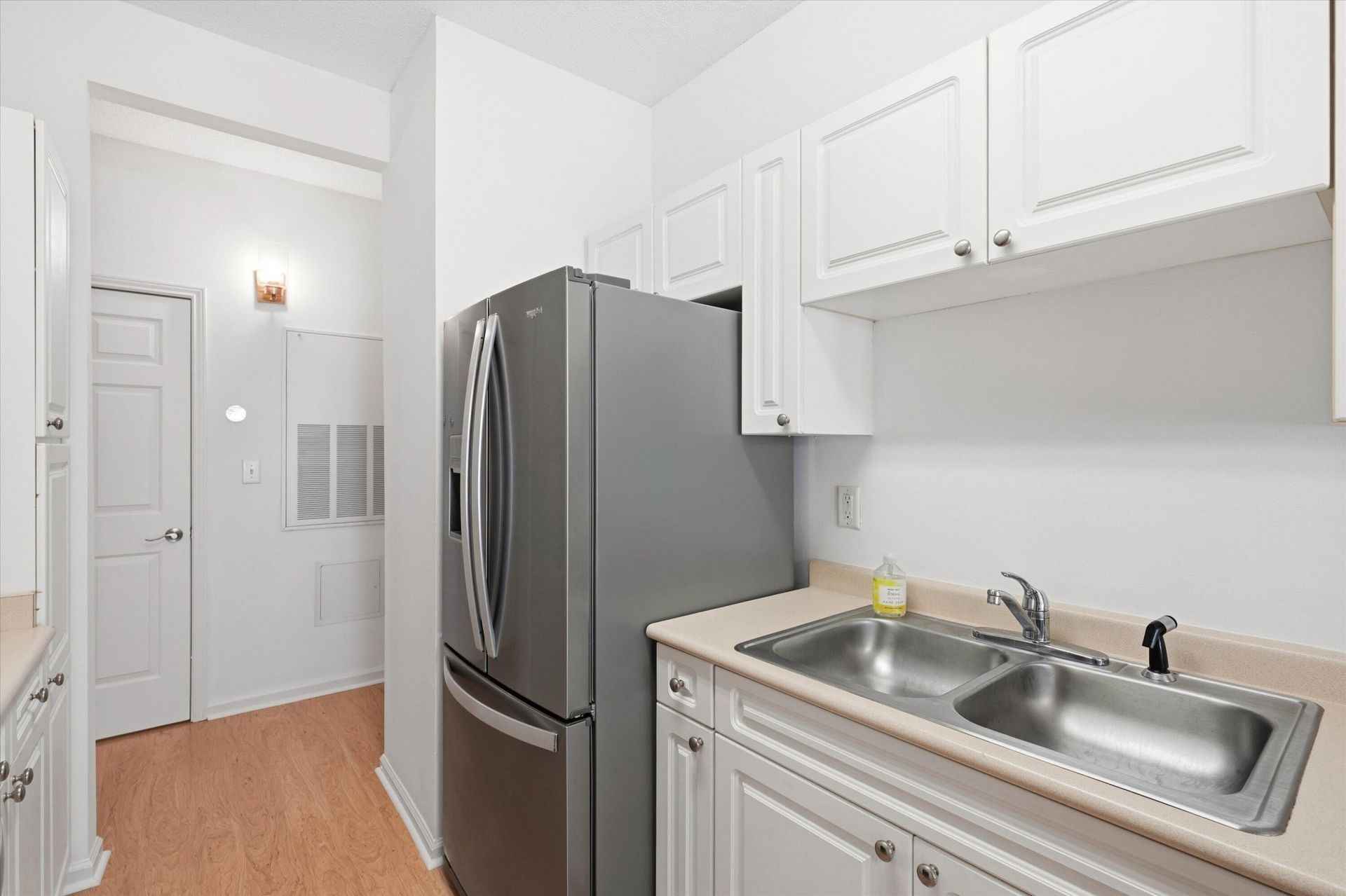 2217 Chatelain Way Photo 7