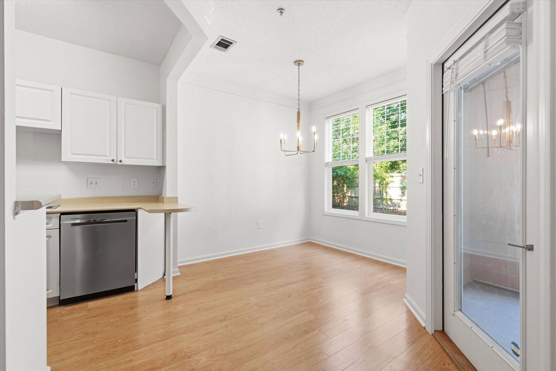 2217 Chatelain Way Photo 8