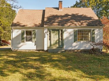 8 Crescent Road, Carver, MA 02330